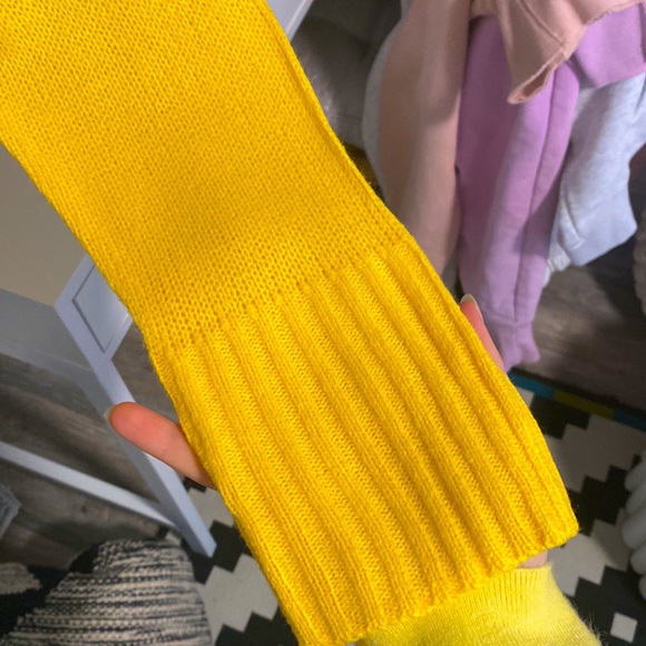 H&M mustard knit sweater - Picture 4 of 10